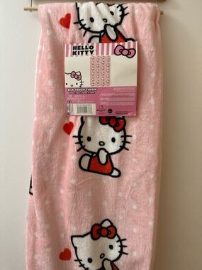 Hello Kitty Pink and White Throw